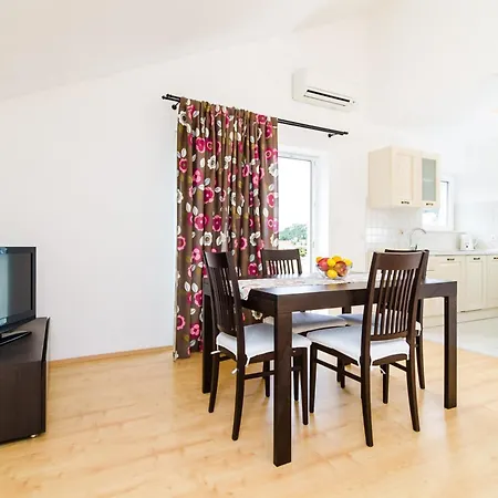 Charming Sea View Apartment